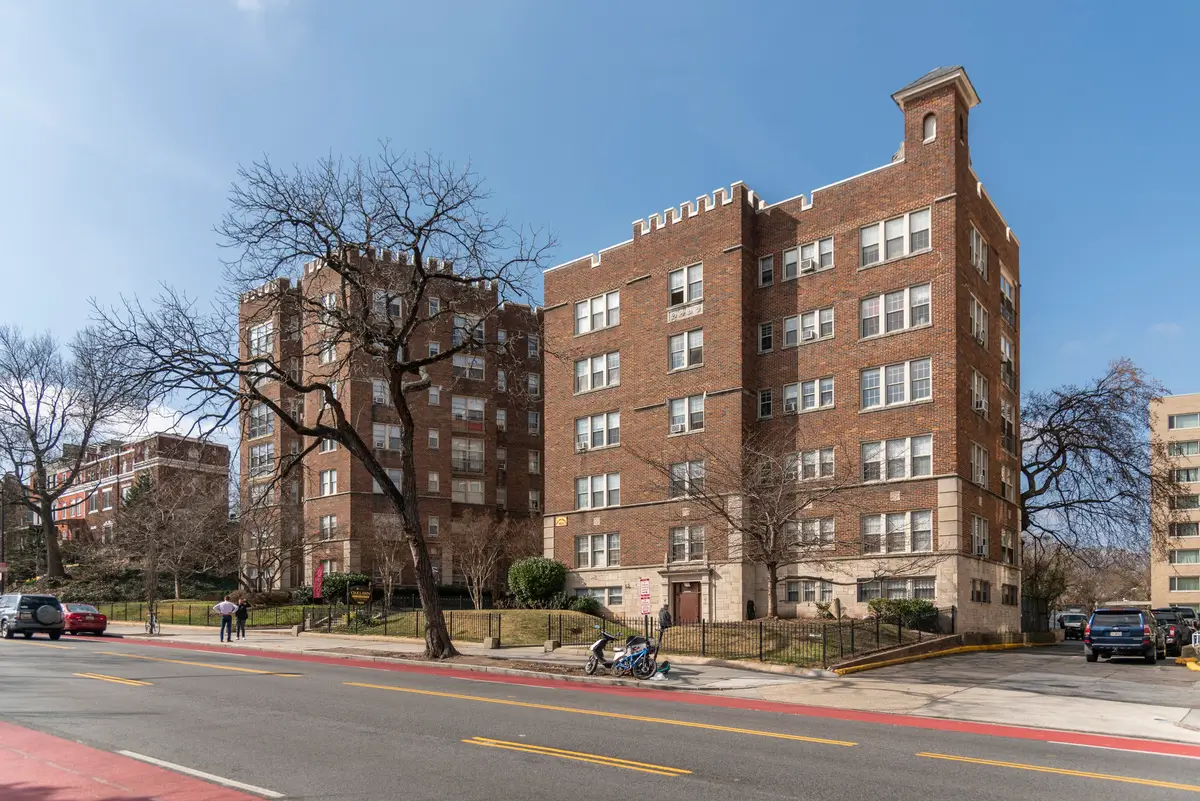 Oaklawn Apartments